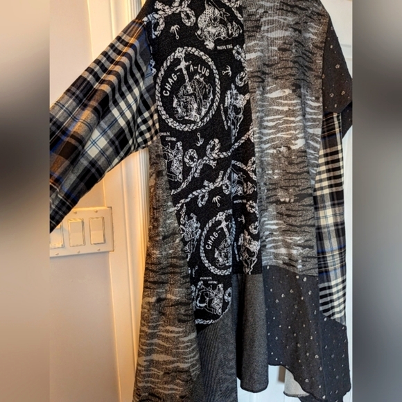 One of a Kind Art to Wear Duster- Vivien Shyu- M/L - Picture 5 of 8